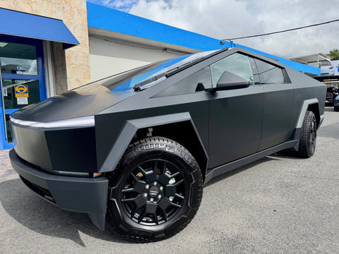 Tesla Cybertruck / 2024