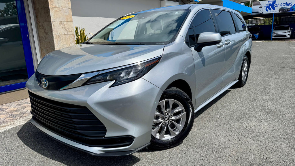Toyota Sienna LE Híbrido / 2024